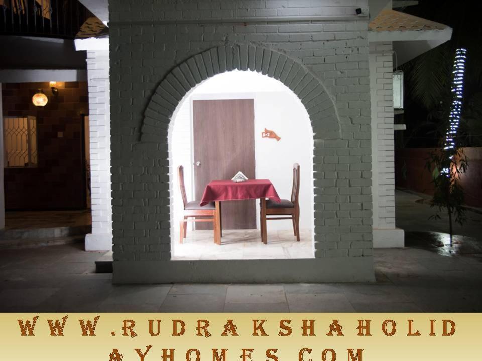 Rudraksha Holiday Homes แคนโดลิม ภายนอก รูปภาพ